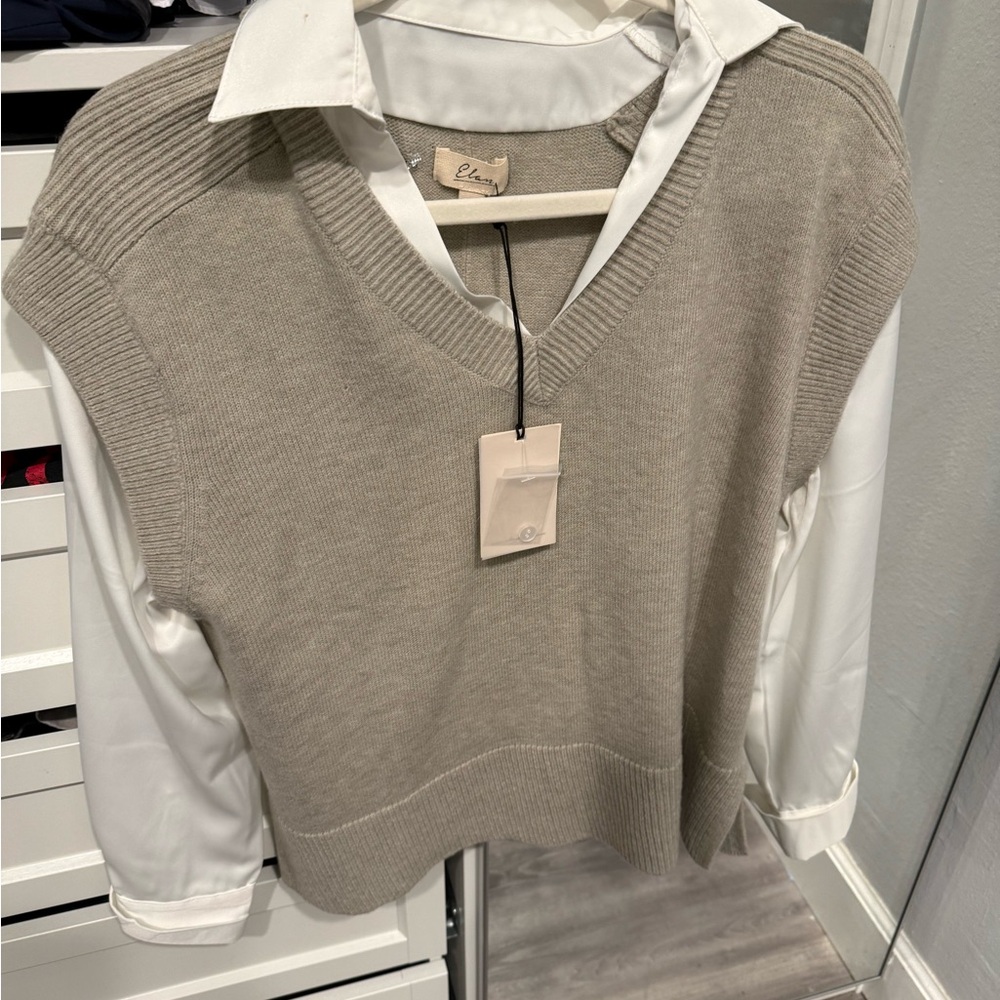 NWT Elan V-Neck Sweater Vest - Taupe